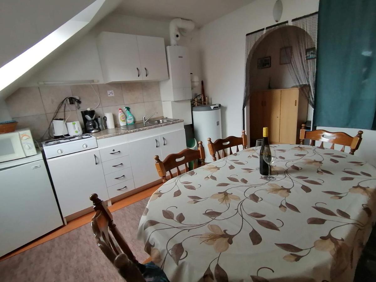 Joos Apartman Sarvar Ngoại thất bức ảnh